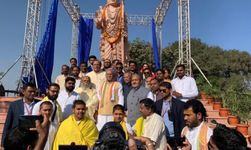 राजिम में भगवान श्री राम की 25 फीट ऊंची भव्य मूर्ति का मुख्यमंत्री ने लोकार्पण किया, पर्यटन मंत्री, पर्यटन मंडल अध्यक्ष उपस्थित रहे