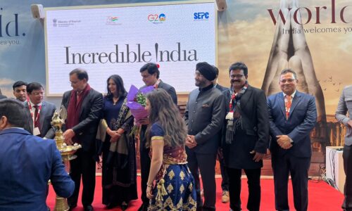 क्रेडिबल इण्डिया के पेवोलियन का उद्घाटन स्पेन में भारत के राजदूत दिनेश पटनायक के हाथों में हुआ पर्यटन मंडल अध्यक्ष अटल श्रीवास्तव शामिल हुए
