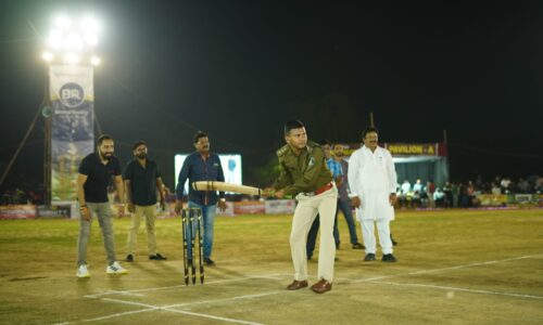स्व.उषा देवी भंडारी की स्मृति में आयोजित अखिल भारतीय रात्रिकालीन टेनिस बाल क्रिकेट प्रतियोगिता में 11वें दिन खेले गए दो मैच