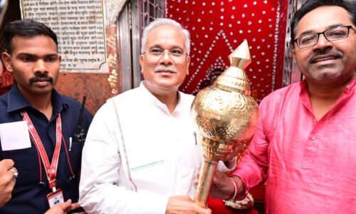 मुख्यमंत्री भूपेश बघेल ने भगवान बजरंग बली की पूजा-अर्चना कर लिया आशीर्वाद