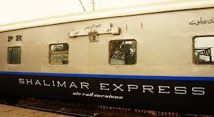 शालीमार-कुर्ला-शालीमार एक्सप्रेस का ब्रजराजनगर रेलवे स्टेशन में ठहराव की सुविधा