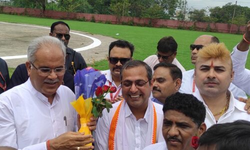 कांग्रेस नेता त्रिलोक श्रीवास ने किया मुख्यमंत्री का आत्मीय स्वागत