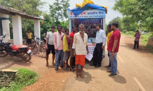 तखतपुर ब्लॉक के गांवों में किया गया इव्हीएम मशीन का प्रदर्शन