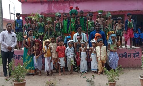 आदिवासी वेशभूषा सज्जा तथा सांस्कृतिक कार्यक्रम का किया गया आयोजन