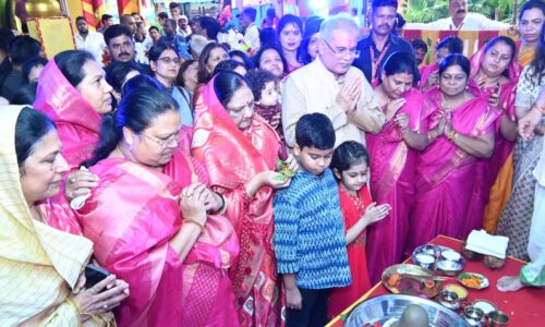 सीएम भूपेश ने दी पोरा पर्व की बधाई, सह परिवार पूजा में हुए शामिल