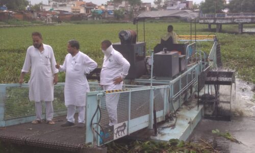 स्वच्छता पर दे विशेष ध्यान,तालाब को जलकुंभी मुक्त करे :  महापौर 