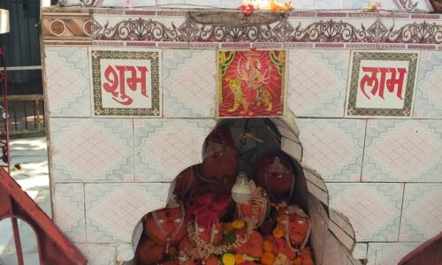 महुआ वृक्ष में विराजमान सात बहनियां मंदिर, भक्तों की मनोकामना पूरी करती हैं आदि शक्ती मां