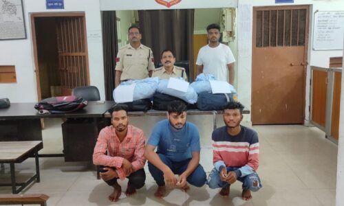 गजरा चौक में 14 किलो गांजा सहित तीन युवकों को पुलिस ने पकड़ा