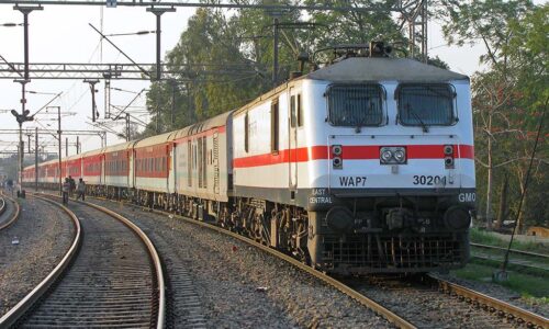 दक्षिण पूर्व मध्य रेलवे द्वारा विभिन्न ट्रेनों में 53 स्थायी एवं 241 अस्थायी अतिरिक्त कोच लगाए गए