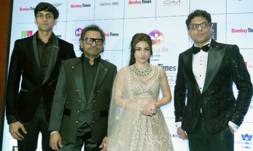 सोहा अली खान, अनीस बज़्मी ने रियाज गांगजी के ब्रांड लिबास के लिए बॉम्बे टाइम्स फैशन वीक में किया रैम्प वॉक