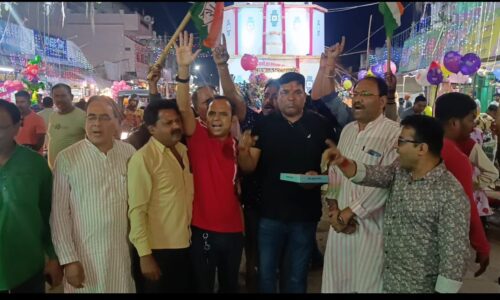 कोटा से अटल श्रीवास्तव को कांग्रेस ने दिया टिकट, समर्थकों ने पटाखे फोड़ मिठाई बाँट कर जताई खुशियां