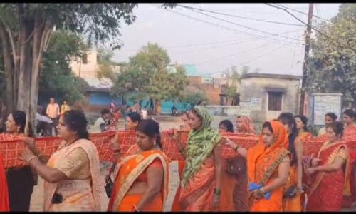 धर्म जागरण ने देवरी खुर्द बिलासपुर में निकाली 151 मीटर की भव्य चुनरी यात्रा