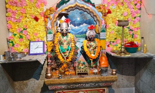 विट्ठल रघुराई मंदिर में की जा रही है विशेष पूजा अर्चना