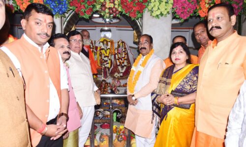 श्री रामलला की प्राण-प्रतिष्ठा के अवसर पर उप मुख्यमंत्री साव ने राम मंदिर में की पूजा-अर्चना