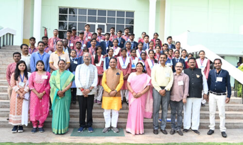 इसरो और मद्रास आईआईटी के अध्ययन भ्रमण से लौटे जशपुर के मेघावी विद्यार्थियों ने देखी विधानसभा की कार्यवाही