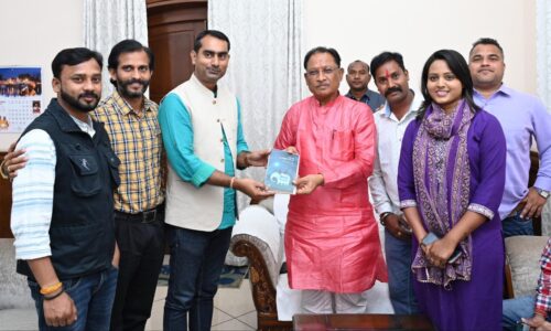 मुख्यमंत्री से रायपुर प्रेस क्लब के नवनिर्वाचित पदाधिकारियों ने की सौजन्य मुलाकात