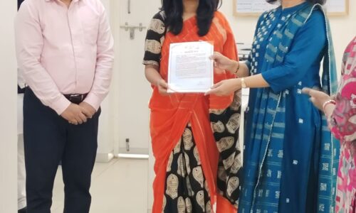 हिंदी विवि के विद्यार्थियों को बैंक ऑफ बड़ौदा की ओर से मिला मेधावी विद्यार्थी सम्‍मान पुरस्‍कार