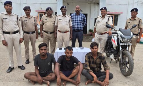 रायपुर-बिलासपुर हाईवे ,पेंड्री चौक के पास से पिस्टल एवं धारदार हथियार के साथ तीन आरोपियों को किया गया गिरफ्तार
