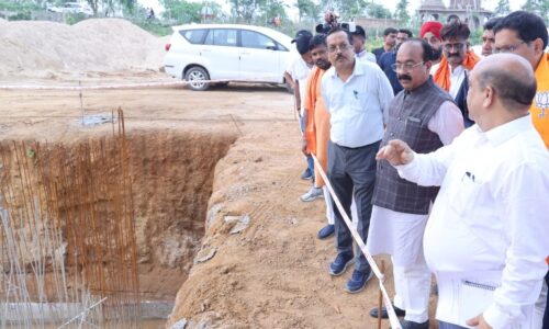 उप मुख्यमंत्री अरुण साव ने मल्टी-विलेज जलप्रदाय योजना और सड़क निर्माण कार्यों का किया निरीक्षण