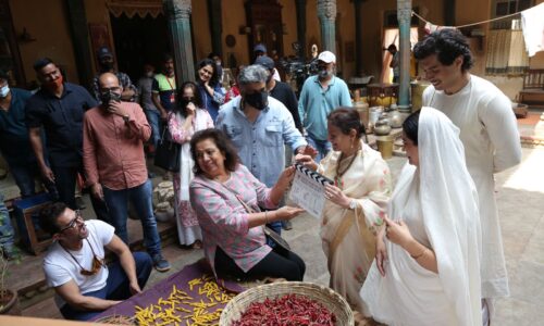 जुनैद खान और निर्देशक को प्रोत्साहित करने के लिए आमिर खान सिद्धार्थ पी मल्होत्रा के ‘महाराज’ सेट पर गए