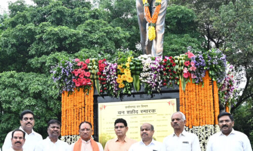 मुख्यमंत्री ने वन शहीदों की स्मृति में वन शहीद स्मारक का किया अनावरण