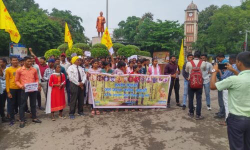 आदिवासी छात्र संगठन ने जल-जंगल जमीन और अपने हक की मांग को लेकर सौंपा ज्ञापन