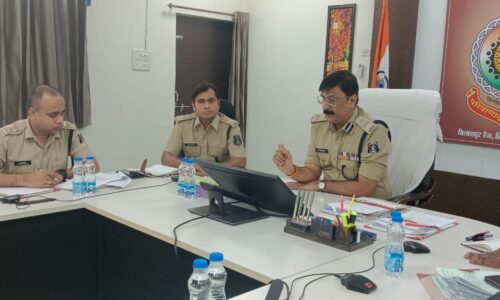 पुलिस महानिरीक्षक डॉ. संजीव शुक्ला के द्वारा रेंज अंतर्गत जिलों के पुलिस अधीक्षकों की ली गई समीक्षा बैठक