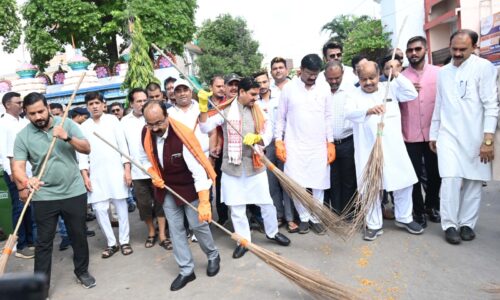 उप मुख्यमंत्री साव और केंद्रीय राज्य मंत्री तोखन ने ‘स्वच्छता ही सेवा’ पखवाड़ा में किया श्रमदान