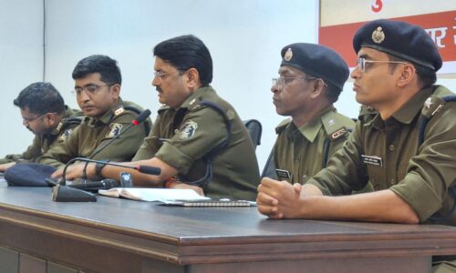 बैंकिंग और सुरक्षा उपायों पर महत्वपूर्ण बैठक में पुलिस अधीक्षक ने दिए दिशा-निर्देश